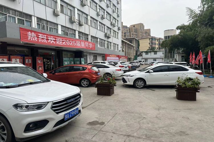 郑州捷登高考学校学校